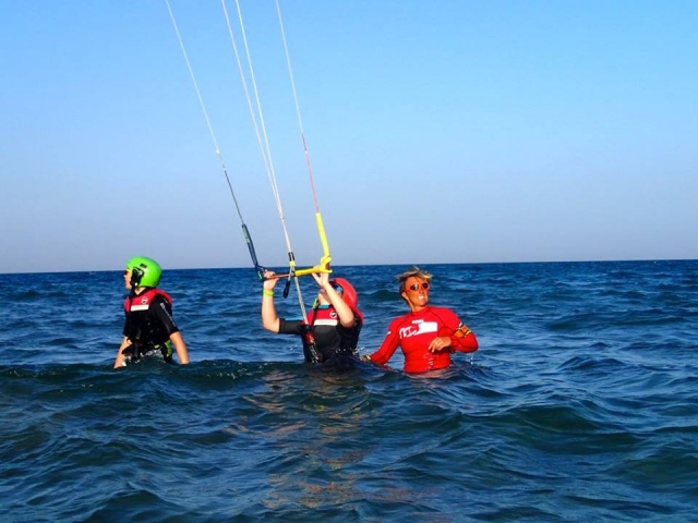 Lezione di kitesurf nel Gargano.jpg